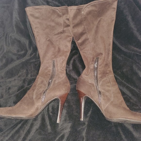 Knee high boots - Picture 2 of 4